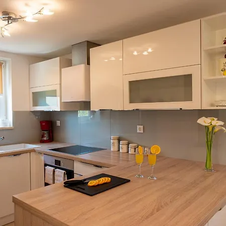 House Lucy Villa