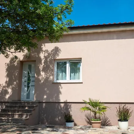 House Lucy Villa *