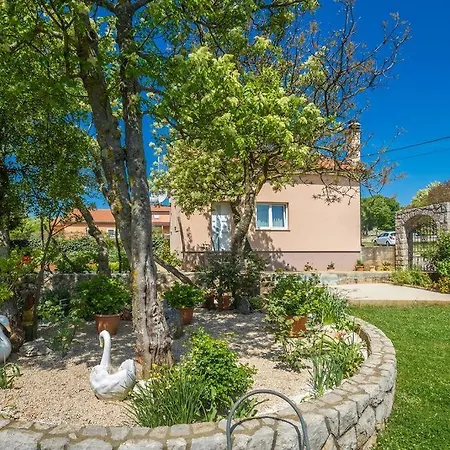 House Lucy Villa *