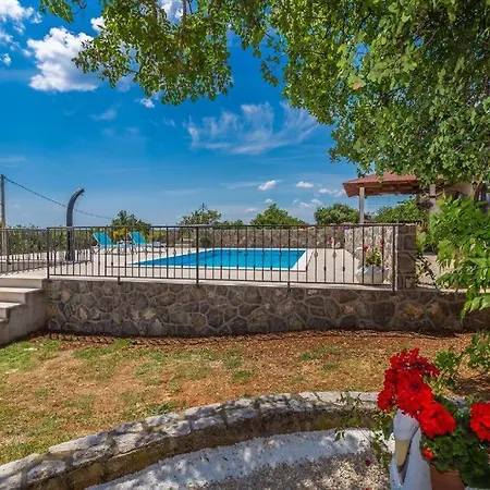 Villa House Lucy *